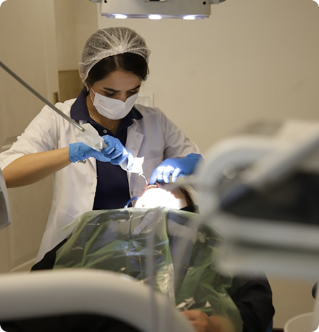 Dokter DeCare sedang bekerja